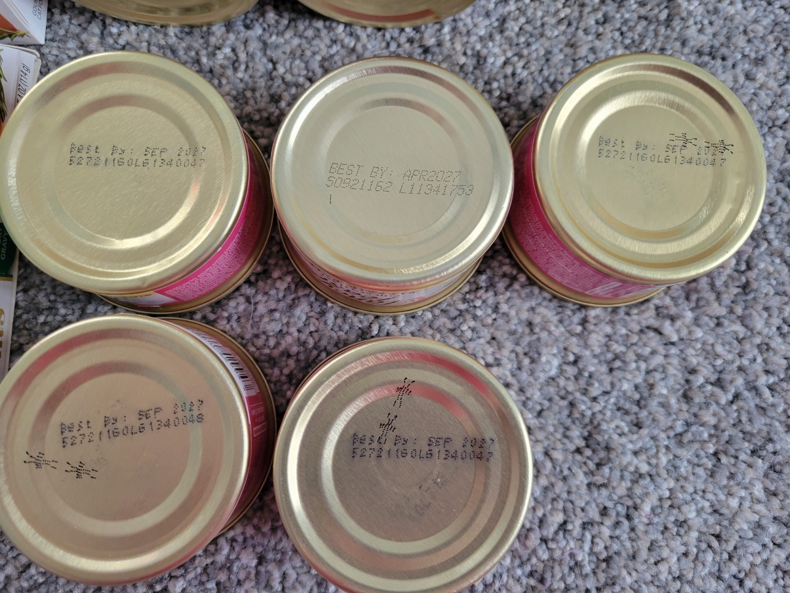 Lot Of Fancy Feast Chicken Variety: 6 Gems, 5 Grilled and 5 Pate- Cat Food