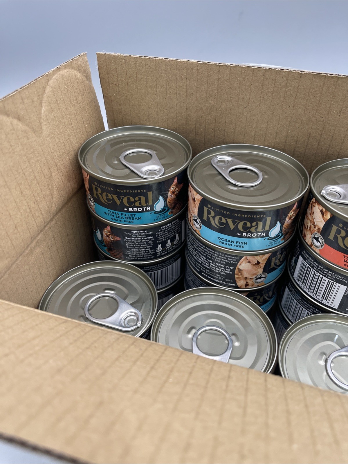 30 Cans Reveal Fish Selection In Broth Cat Food 2.47 Oz Each Exp 2027