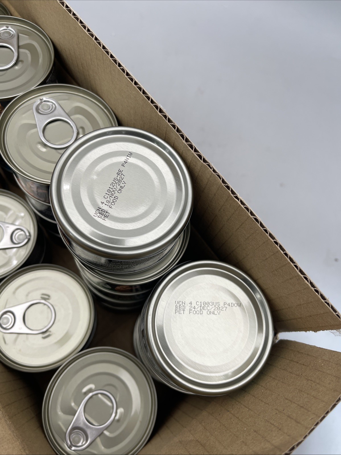 30 Cans Reveal Fish Selection In Broth Cat Food 2.47 Oz Each Exp 2027