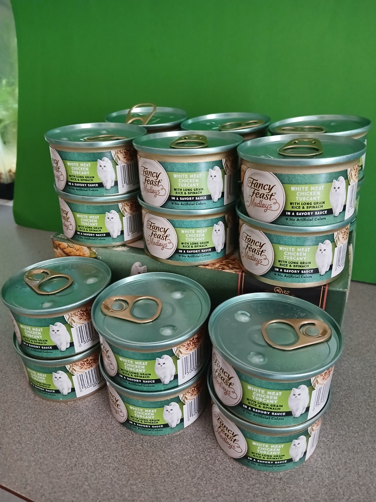 30 Cans Fancy Feast Medleys Tuscany Wet Cat Food 3 0oz. Cans all New