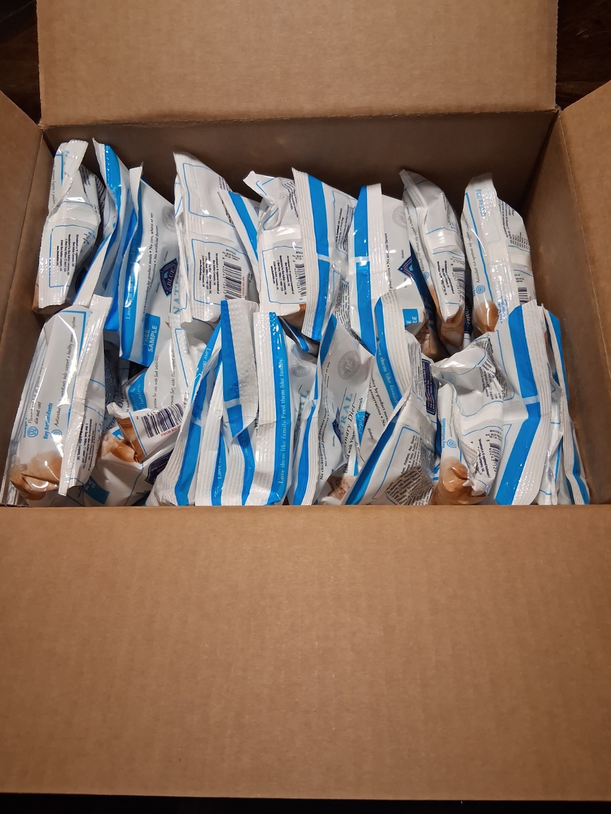 Blue Buffalo HF Hydrolyzed for Food Intolerance Grain-Free Dry Cat Food 12 lb