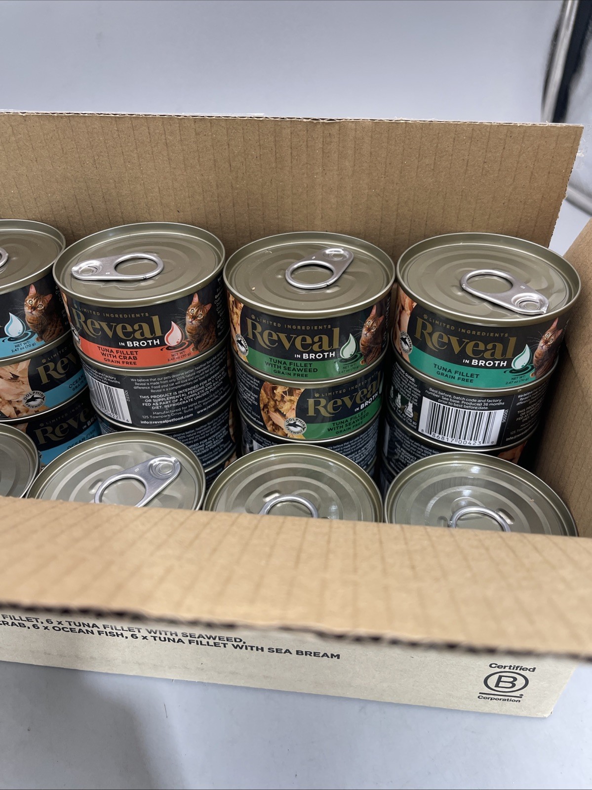 30 Cans Reveal Fish Selection In Broth Cat Food 2.47 Oz Each Exp 2027