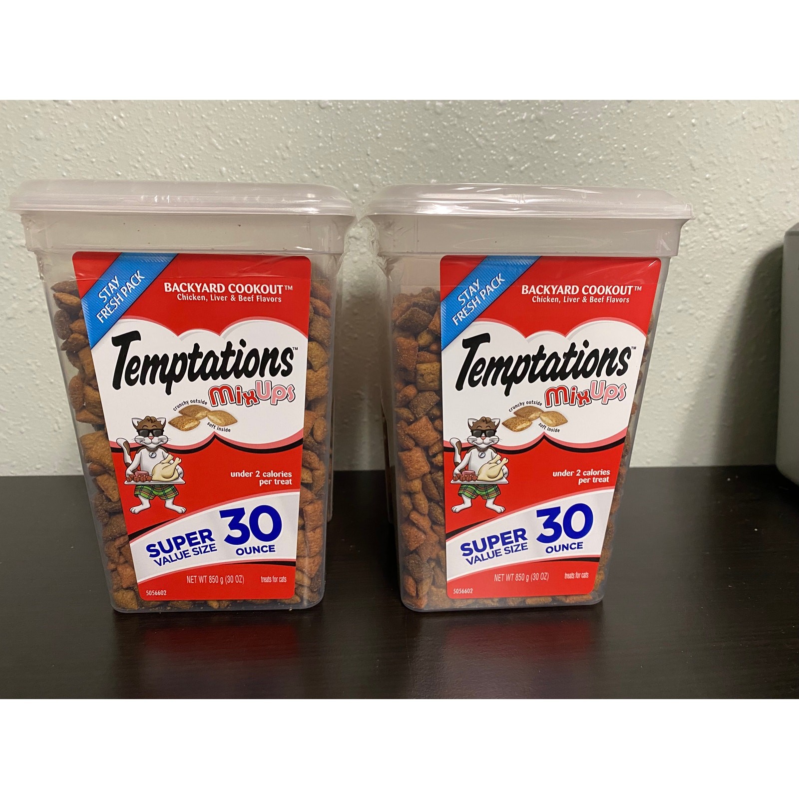 Temptations MixUps Backyard Cookout Crunchy and Soft Cat Treats, 30 oz. Tub
