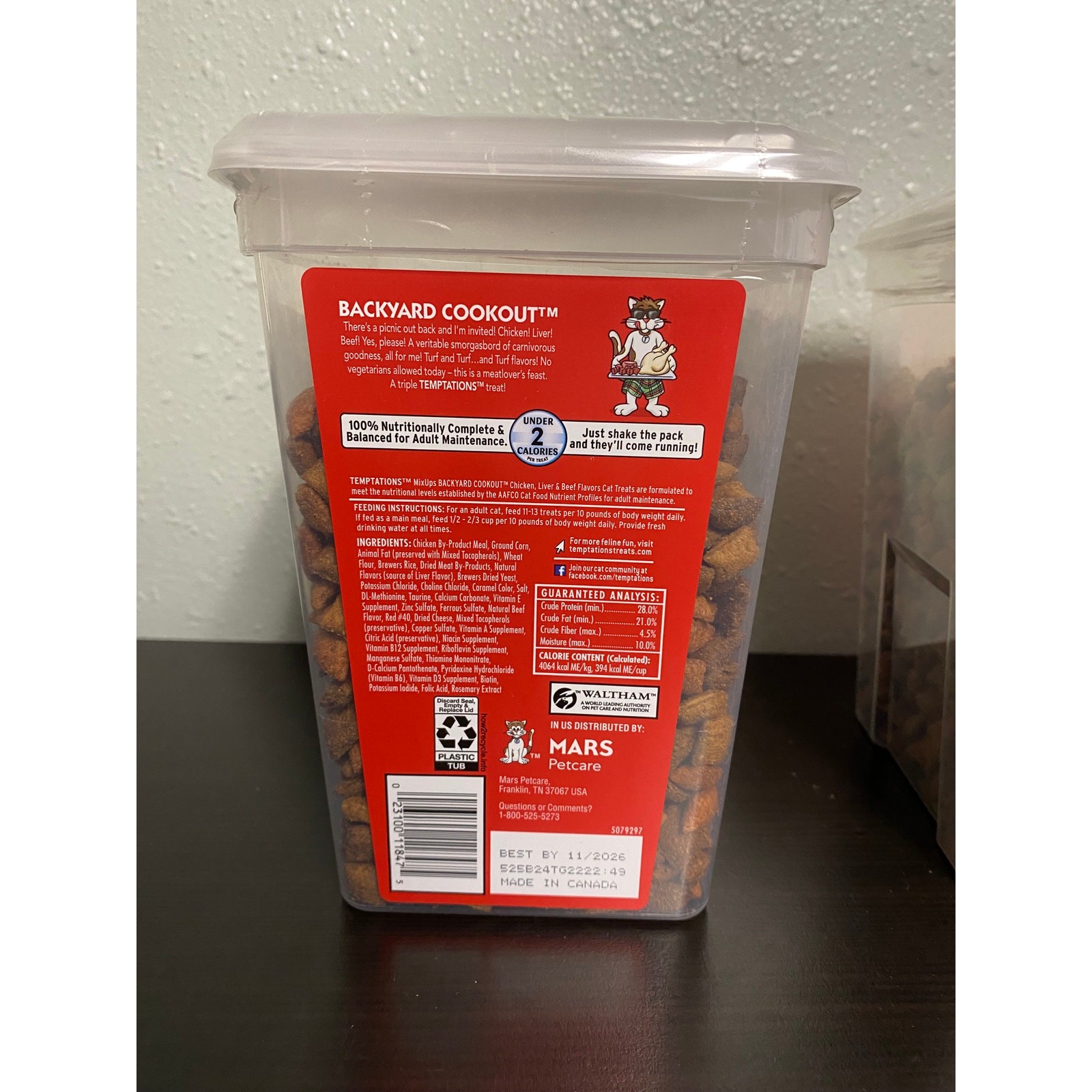 Temptations MixUps Backyard Cookout Crunchy and Soft Cat Treats, 30 oz. Tub