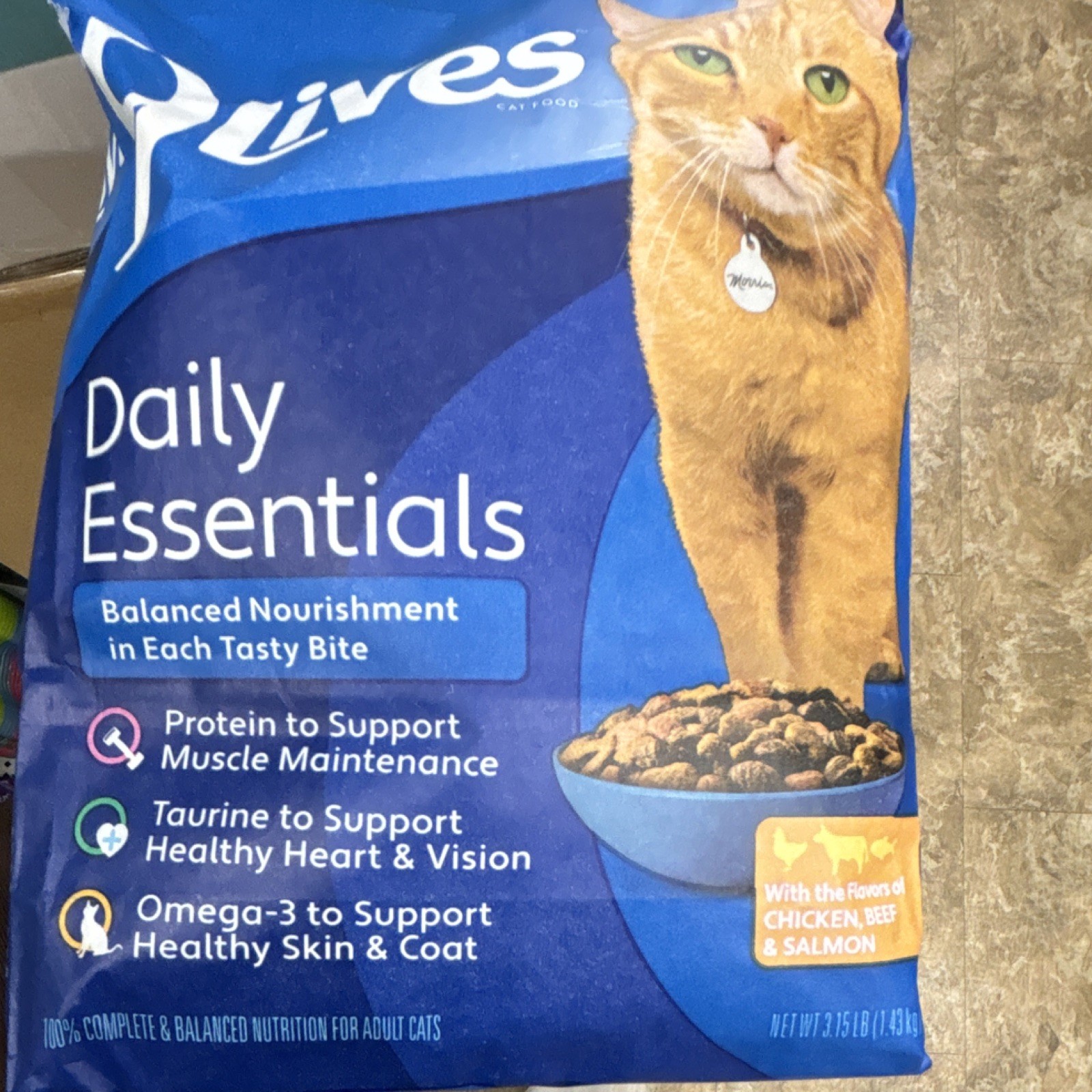 9Lives Daily Essentials Dry Cat Food, Skin & Coat Care, Chicken Beef & Salmon