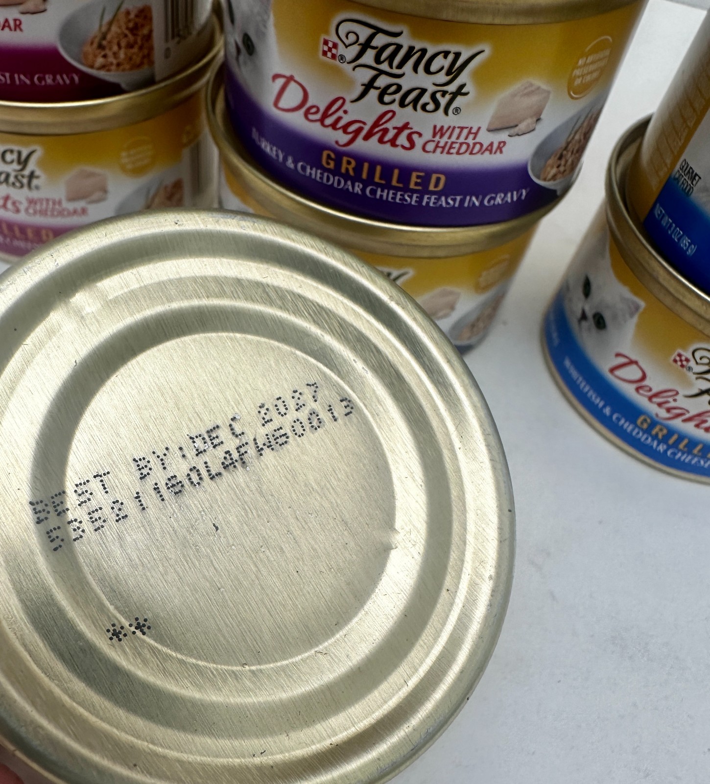 x22 Purina Fancy Feast Grilled Collection w/ Ched Wet Cat Food 3oz Cans BB: 2027
